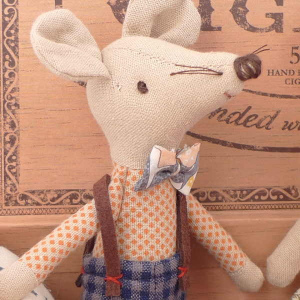 MAILEG Przytulanki Rodzina Myszek w cygarowym pudełku - mama i tata