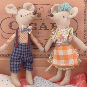 MAILEG Przytulanki Rodzina Myszek w cygarowym pudełku - mama i tata