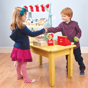 LE TOY VAN Drewniany sklep - stragan z akcesoriami