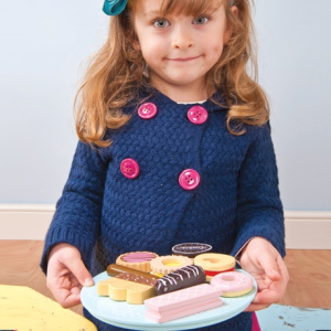 LE TOY VAN Drewniane ciasteczka na talerzu