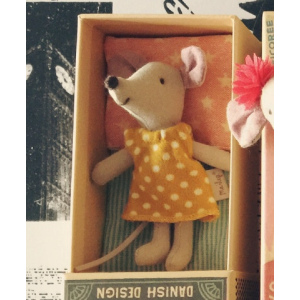 MAILEG Myszka w pudełeczku - mała siostrzyczka w sukience w groszki