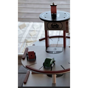 I'M TOY Drewniany garaż, parking wielopoziomowy