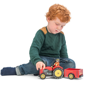 LE TOY VAN Czerwony traktorek z przyczepą