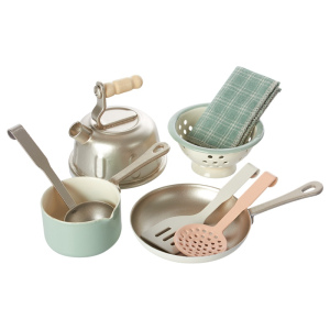 MAILEG Metalowa Kuchenka z akcesoriami, pudrowa