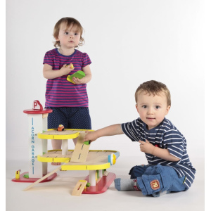 TIDLO Drewniany garaż, parking wielopoziomowy